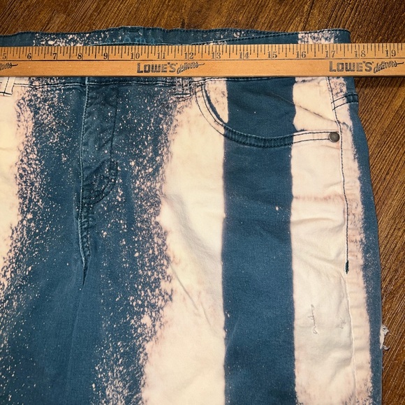 ⭐️Sonoma Blue & Cream Striped Distressed Denim Shorts Upcycled Size 14 - Picture 13 of 15